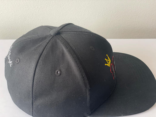 Casquette Noire 1804 – Broderie Rouge & Noire avec Couronne Dorée | Nou Se Hayti