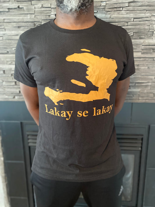 T-shirt Noir Lakay Se Lakay – Carte d’Haïti Dorée | Nou Se Ayiti
