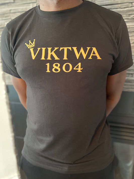 T-shirt Noir Viktwa 1804 – Couronne Dorée | Nou Se Ayiti
