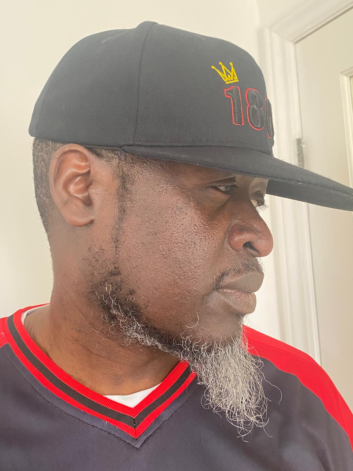 Casquette Noire 1804 – Broderie Rouge & Noire avec Couronne Dorée | Nou Se Hayti